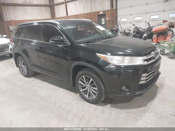 5TDJZRFH2JS802446 2018 TOYOTA HIGHLANDER - Image 1