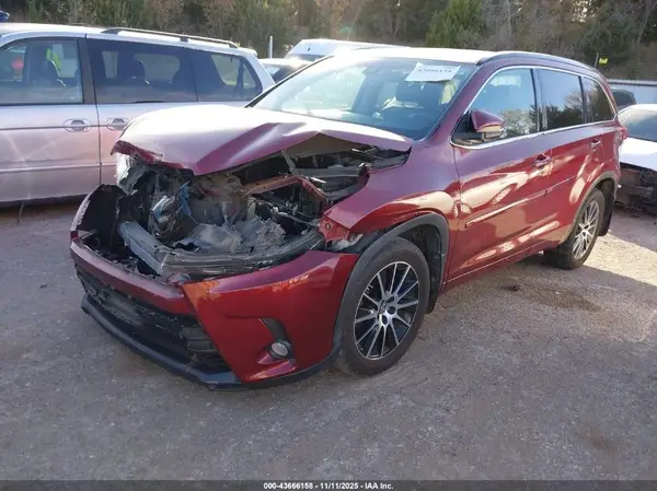 5TDJZRFH2JS808425 2018 TOYOTA HIGHLANDER - Image 2