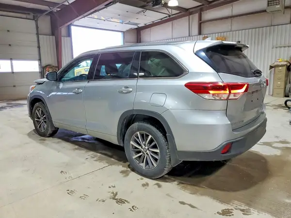 5TDJZRFH2JS812300 2018 TOYOTA HIGHLANDER - Image 2