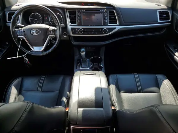 5TDJZRFH2JS813592 2018 TOYOTA HIGHLANDER - Image 8