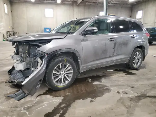 5TDJZRFH2JS813866 2018 TOYOTA HIGHLANDER - Image 1