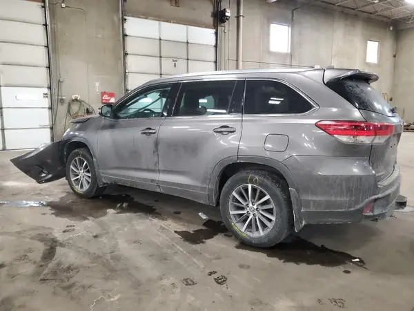 5TDJZRFH2JS813866 2018 TOYOTA HIGHLANDER - Image 2
