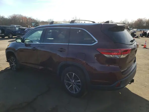 5TDJZRFH2JS814726 2018 TOYOTA HIGHLANDER - Image 2