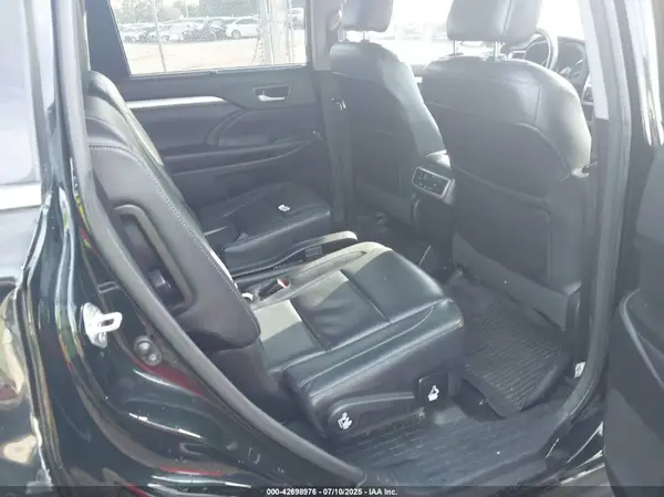 5TDJZRFH2JS817142 2018 TOYOTA HIGHLANDER - Image 8
