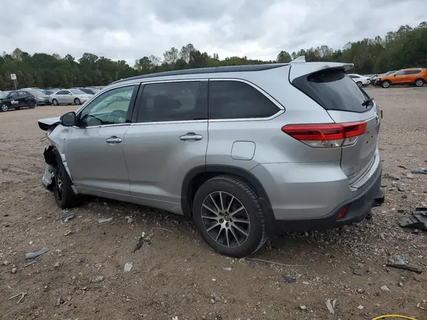 5TDJZRFH2JS817156 2018 TOYOTA HIGHLANDER - Image 2
