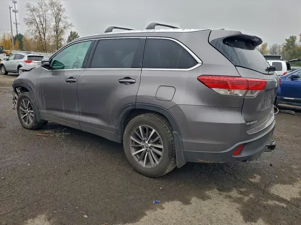 5TDJZRFH2JS818601 2018 TOYOTA HIGHLANDER - Image 2