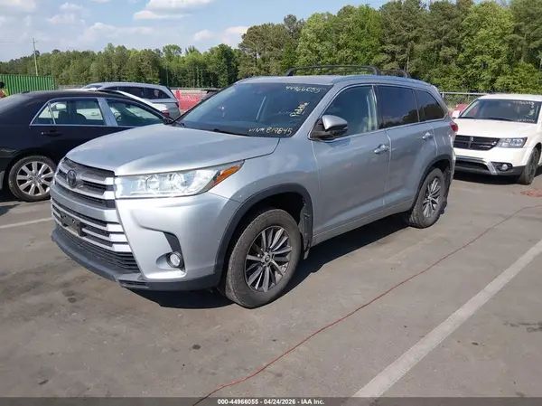 5TDJZRFH2JS819845 2018 TOYOTA HIGHLANDER - Image 2