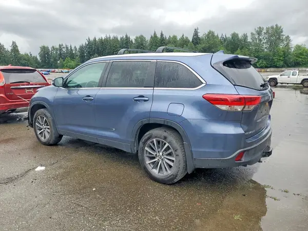 5TDJZRFH2JS820073 2018 TOYOTA HIGHLANDER - Image 2