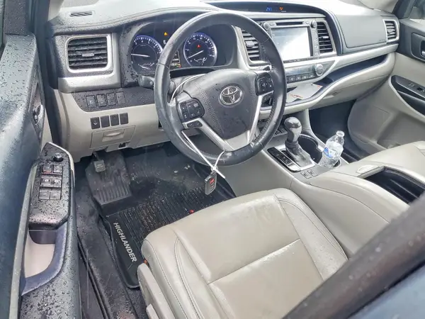 5TDJZRFH2JS820073 2018 TOYOTA HIGHLANDER - Image 8