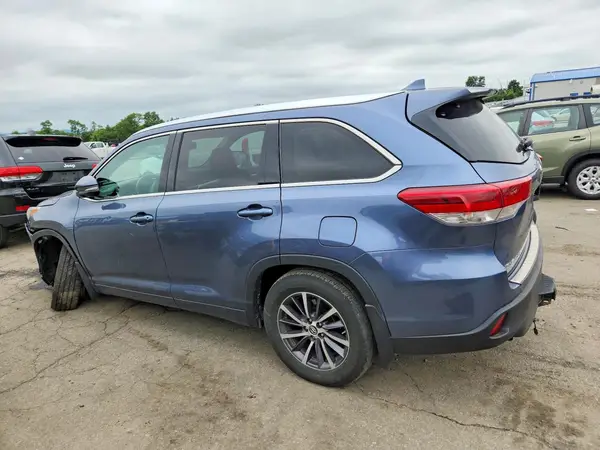 5TDJZRFH2JS820946 2018 TOYOTA HIGHLANDER - Image 2