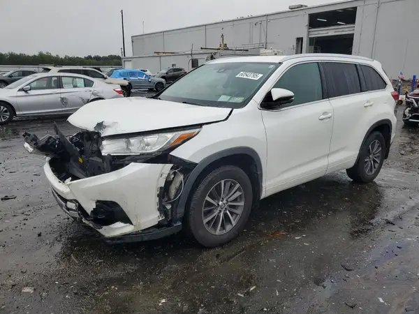 5TDJZRFH2JS827735 2018 TOYOTA HIGHLANDER - Image 1