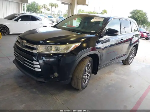 5TDJZRFH2JS830019 2018 TOYOTA HIGHLANDER - Image 2