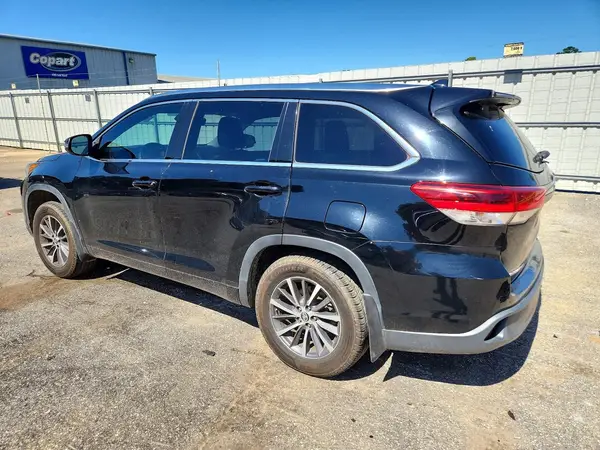 5TDJZRFH2JS830716 2018 TOYOTA HIGHLANDER - Image 2