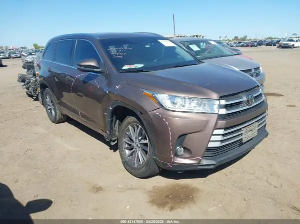 5TDJZRFH2JS832546 2018 TOYOTA HIGHLANDER - Image 1