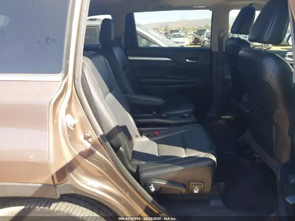 5TDJZRFH2JS832546 2018 TOYOTA HIGHLANDER - Image 8