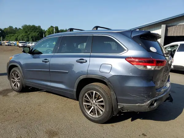 5TDJZRFH2JS834118 2018 TOYOTA HIGHLANDER - Image 2