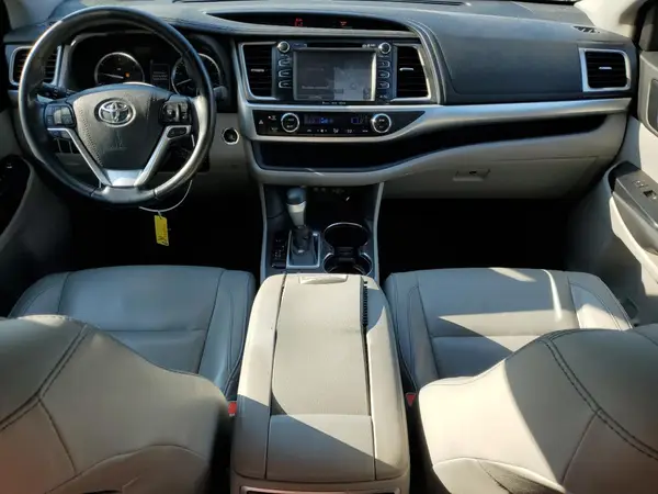 5TDJZRFH2JS834118 2018 TOYOTA HIGHLANDER - Image 8