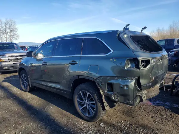 5TDJZRFH2JS835365 2018 TOYOTA HIGHLANDER - Image 2