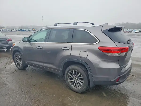 5TDJZRFH2JS836922 2018 TOYOTA HIGHLANDER - Image 2