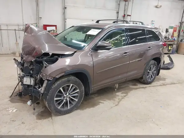5TDJZRFH2JS840372 2018 TOYOTA HIGHLANDER - Image 2