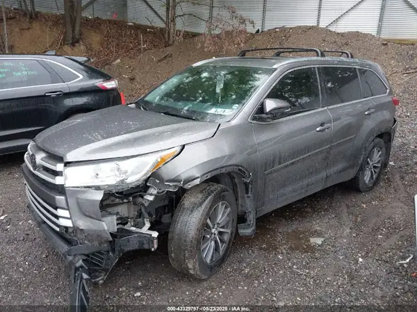 5TDJZRFH2JS843711 2018 TOYOTA HIGHLANDER - Image 2
