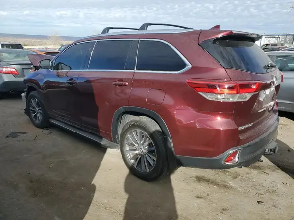 5TDJZRFH2JS845538 2018 TOYOTA HIGHLANDER - Image 2
