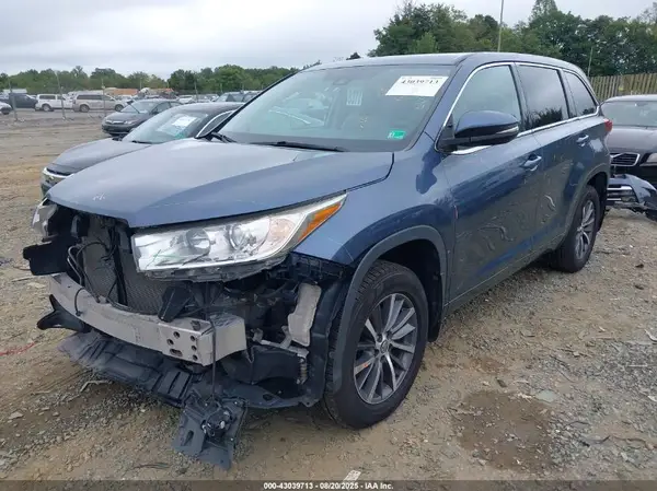 5TDJZRFH2JS860847 2018 TOYOTA HIGHLANDER - Image 2