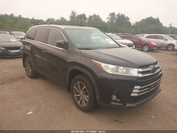 5TDJZRFH2JS860864 2018 TOYOTA HIGHLANDER - Image 1