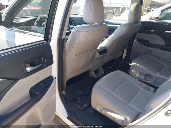 5TDJZRFH2JS864073 2018 TOYOTA HIGHLANDER - Image 8