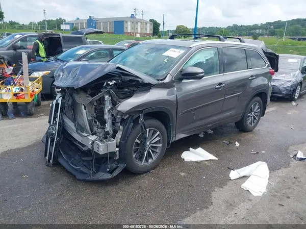 5TDJZRFH2JS866020 2018 TOYOTA HIGHLANDER - Image 2