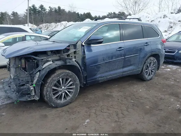 5TDJZRFH2JS867720 2018 TOYOTA HIGHLANDER - Image 2