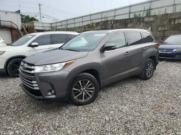 5TDJZRFH2JS869807 2018 TOYOTA HIGHLANDER - Image 1