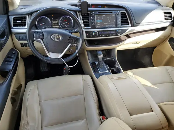 5TDJZRFH2JS877552 2018 TOYOTA HIGHLANDER - Image 8