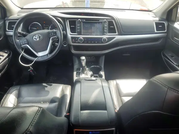 5TDJZRFH2JS882556 2018 TOYOTA HIGHLANDER - Image 8