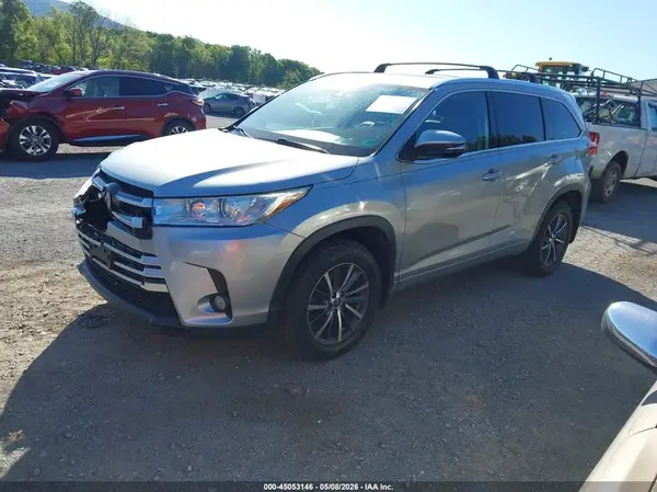 5TDJZRFH2JS888518 2018 TOYOTA HIGHLANDER - Image 2