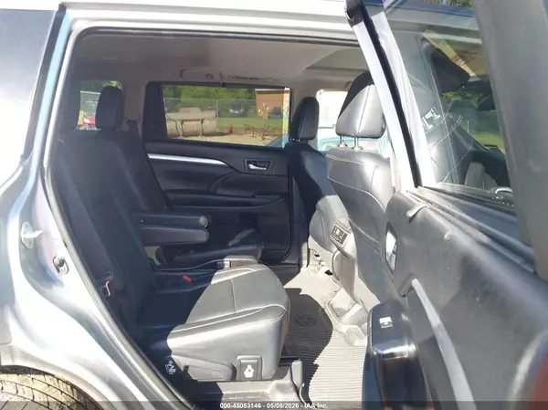 5TDJZRFH2JS888518 2018 TOYOTA HIGHLANDER - Image 8