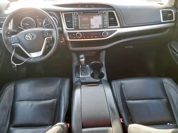5TDJZRFH2JS892312 2018 TOYOTA HIGHLANDER - Image 8