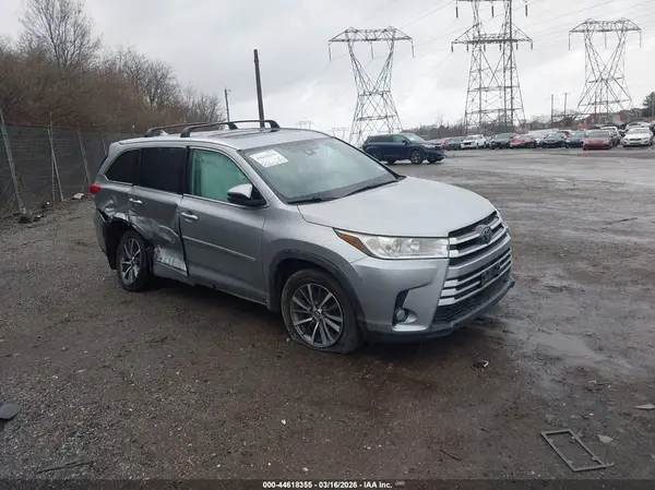 5TDJZRFH2JS892553 2018 TOYOTA HIGHLANDER - Image 1