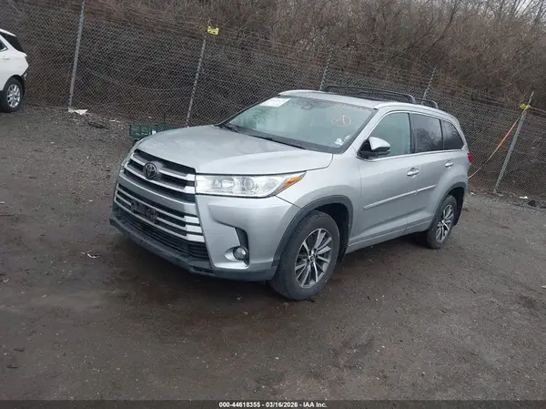 5TDJZRFH2JS892553 2018 TOYOTA HIGHLANDER - Image 2
