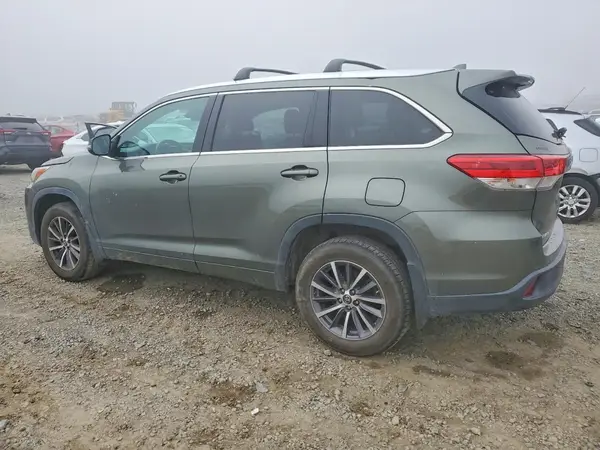 5TDJZRFH2JS897381 2018 TOYOTA HIGHLANDER - Image 2