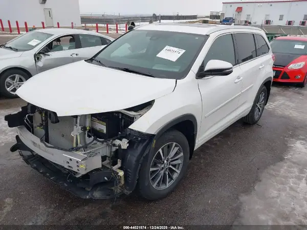 5TDJZRFH2JS898644 2018 TOYOTA HIGHLANDER - Image 2