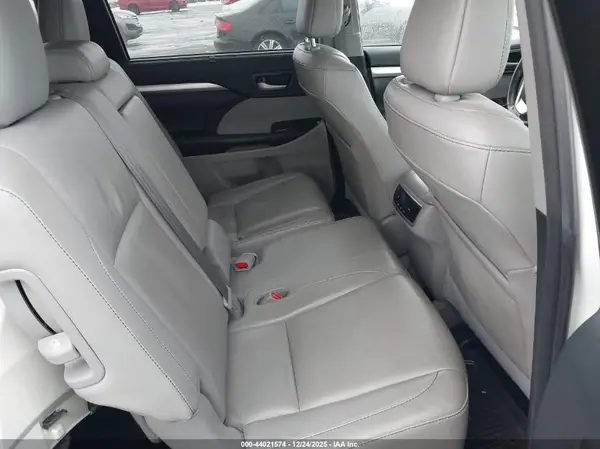 5TDJZRFH2JS898644 2018 TOYOTA HIGHLANDER - Image 8