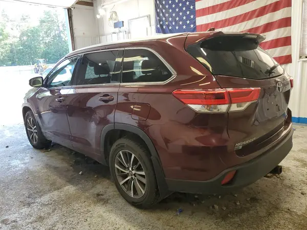 5TDJZRFH2JS903129 2018 TOYOTA HIGHLANDER - Image 2
