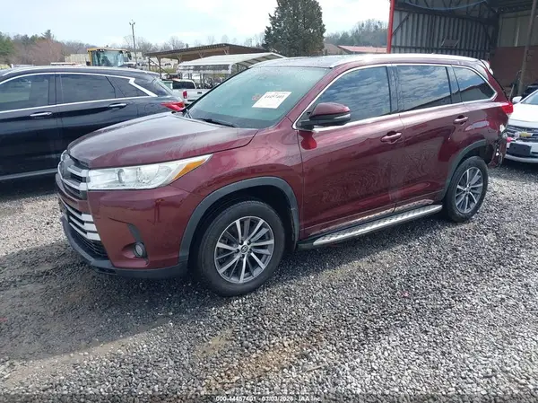 5TDJZRFH2JS908329 2018 TOYOTA HIGHLANDER - Image 2