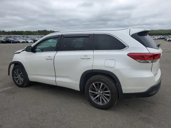 5TDJZRFH2JS911201 2018 TOYOTA HIGHLANDER - Image 2