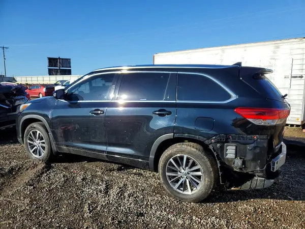 5TDJZRFH2JS912879 2018 TOYOTA HIGHLANDER - Image 2