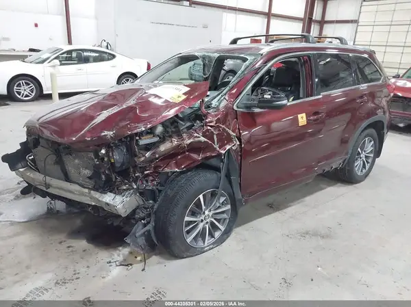 5TDJZRFH2JS913613 2018 TOYOTA HIGHLANDER - Image 2