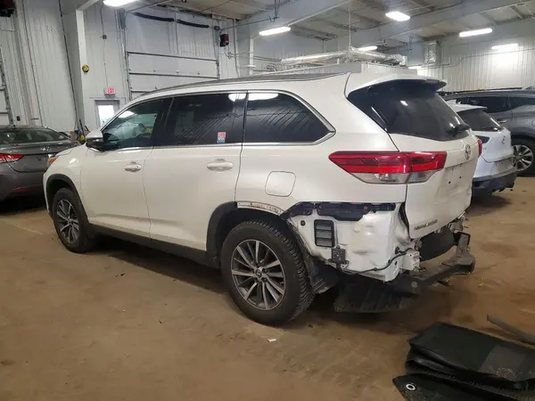 5TDJZRFH2KS562736 2019 TOYOTA HIGHLANDER - Image 2