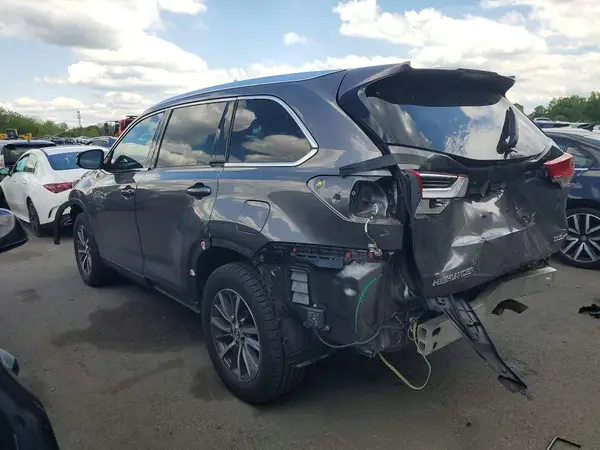 5TDJZRFH2KS562834 2019 TOYOTA HIGHLANDER - Image 2