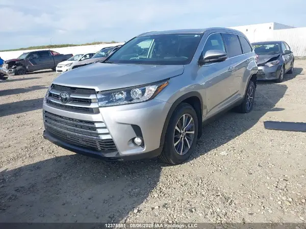 5TDJZRFH2KS562848 2019 TOYOTA HIGHLANDER - Image 2